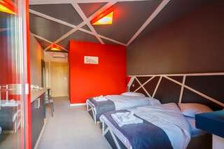 Отель Net Hotel Pitesti Питешти Двухместный номер Делюкс с 2 отдельными кроватями-1
