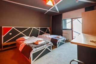 Отель Net Hotel Pitesti Питешти Двухместный номер Делюкс с 2 отдельными кроватями-10