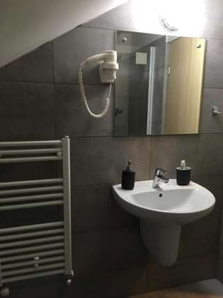 Отель Net Hotel Pitesti Питешти Одноместный номер с собственной ванной комнатой-6